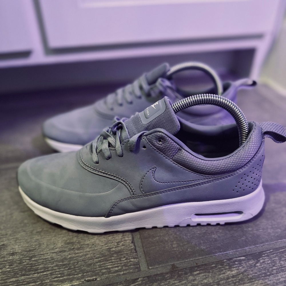 Nike Women's Premium Air Max Thea Sz 9 Cool Grey